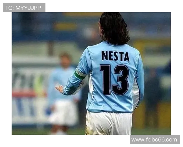 足球场上的魔术师：盘点世界顶级后卫球星及其精彩瞬间