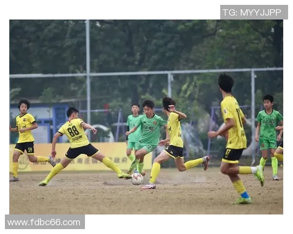 中国足球小球星精彩表现集锦 青训新星崭露头角挑战未来足球舞台