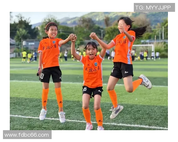 围绕足球队当家球星带队拼搏展现绿茵场上无与伦比的核心力量