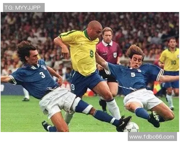 盘点世界十大最具影响力足球巨星的辉煌生涯与传奇故事